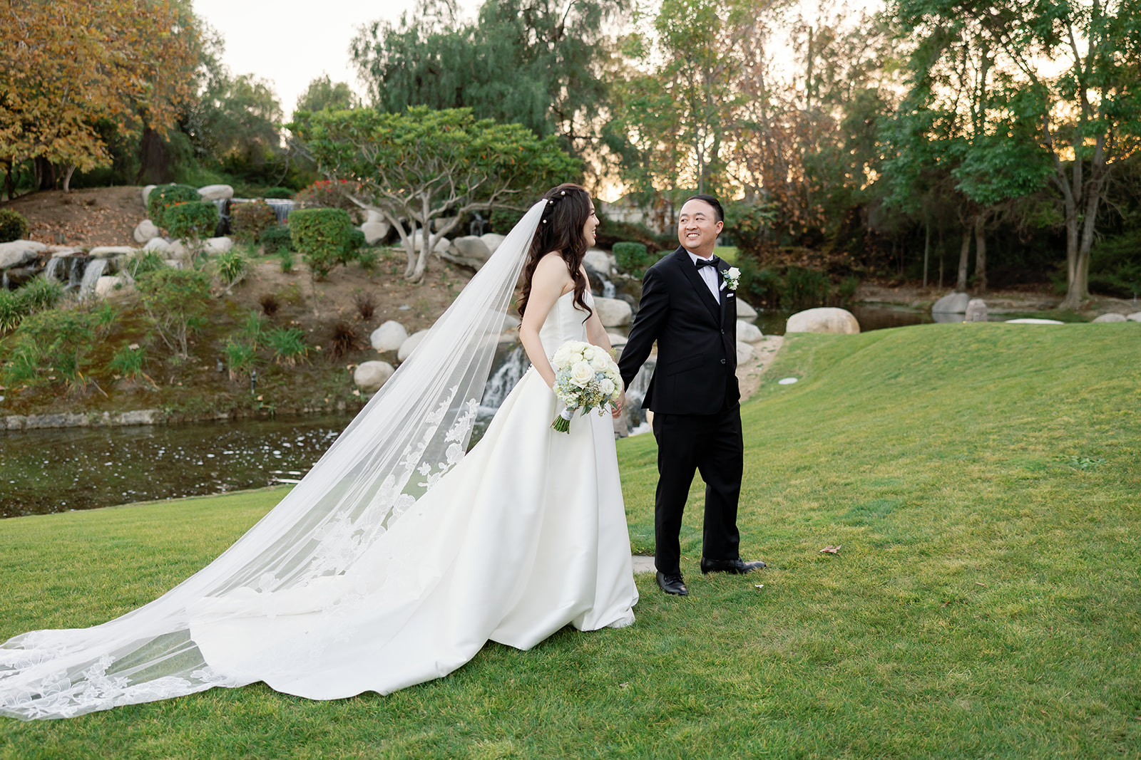 Outdoor golden hour bride and groom portraits at Coyote Golf Course wedding venue.